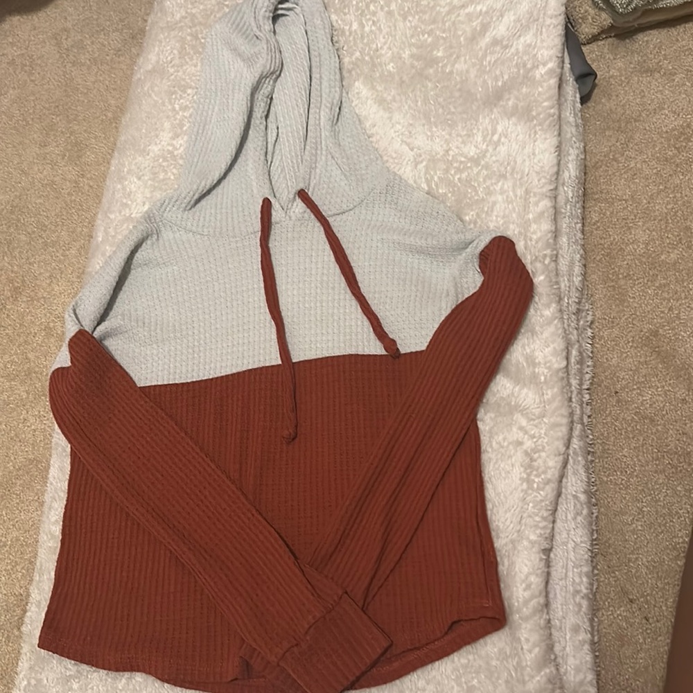 Size extra small Hooded, Split-colored sweater
